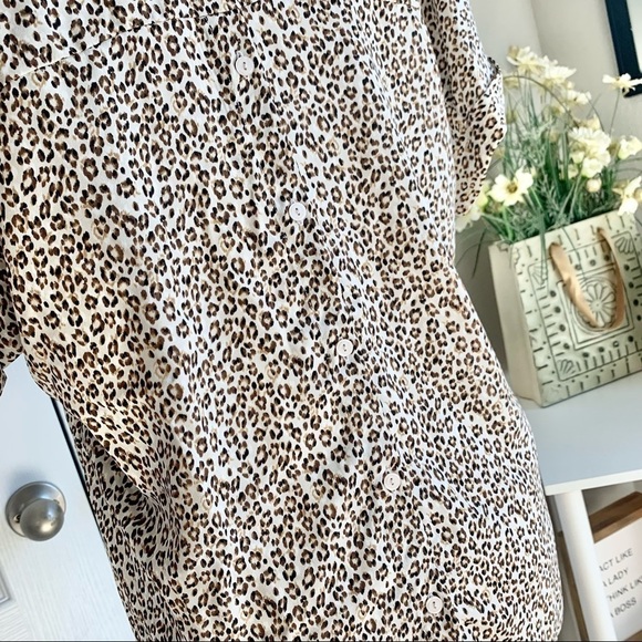 All in Favor Leopard Print V-neck Top - Picture 11 of 14